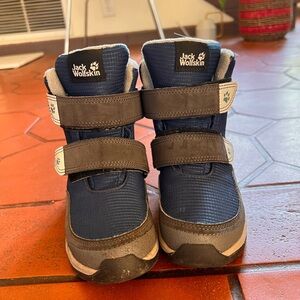 Jack Wolkskin size 13 snow boots almost new